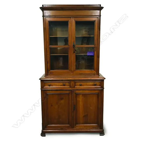A European pine bookcase chiffonier