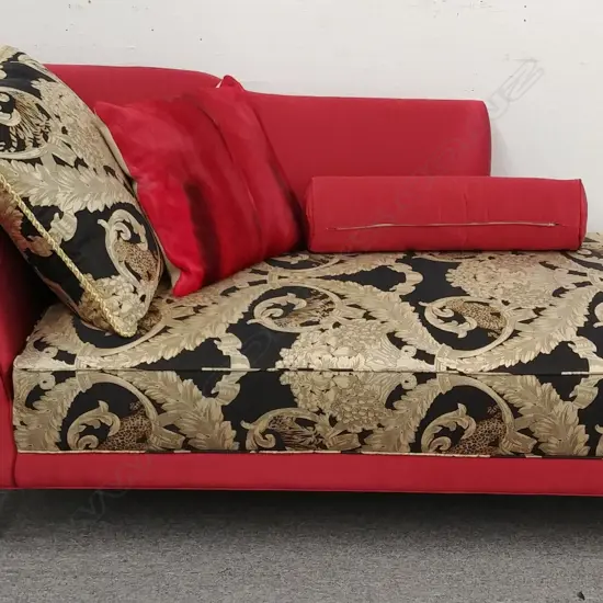 A contemporary chaise longue