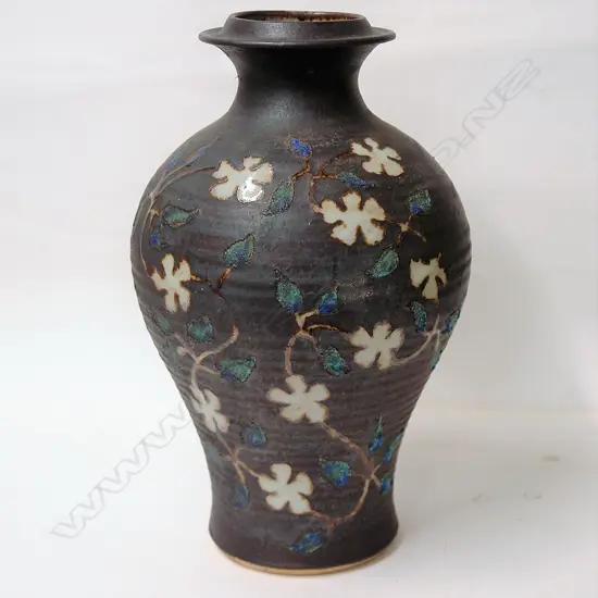 Graeme Storm baluster vase