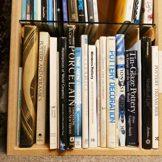SELECTION OF MISCELLANEOUS POTTERY BOOKS