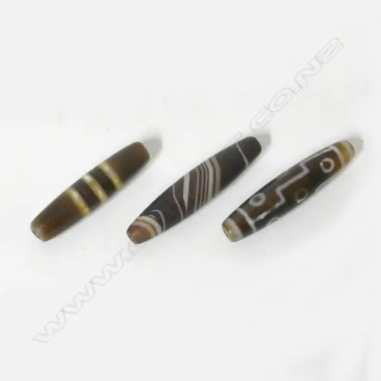 Three Chinese zhi beads