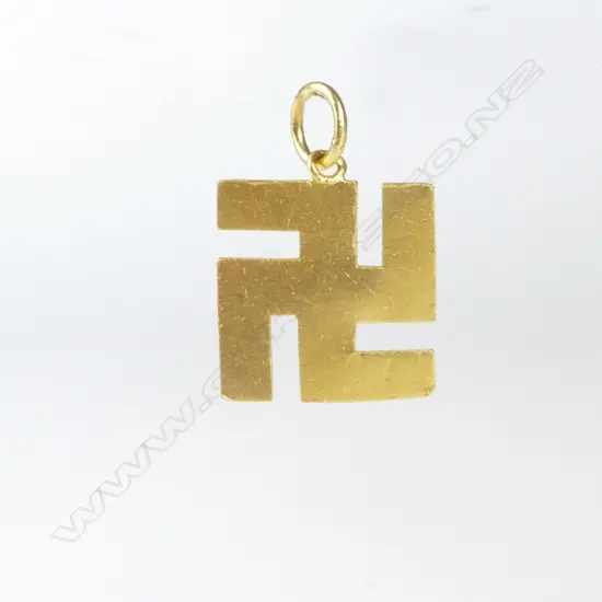 A 20ct. gold swastika pendant
