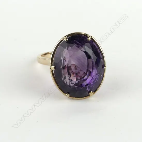 A retro 9ct. gold and amethyst ring
