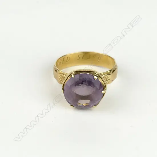 A retro 18ct. yellow gold and amethyst ring