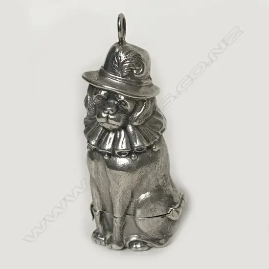 A heavy silver novelty vesta case