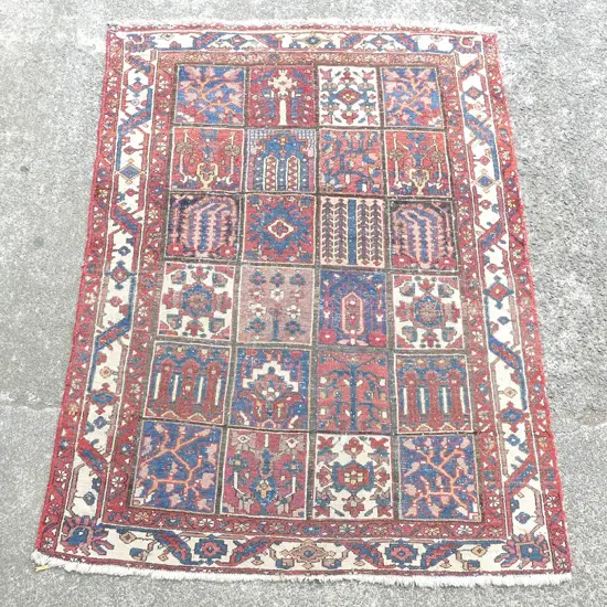 A Hamadan Bakhtiari carpet