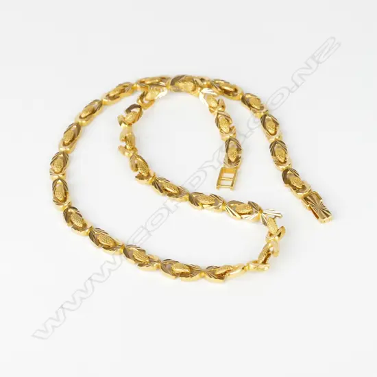 A 20ct. gold chain