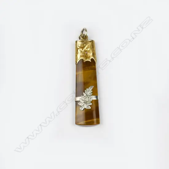 A colonial 9ct. gold and tiger's eye pendant