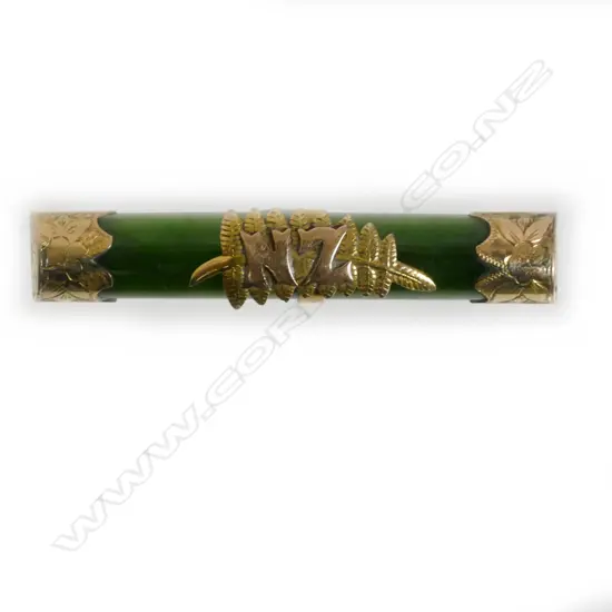 A colonial 9ct gold and pounamu brooch