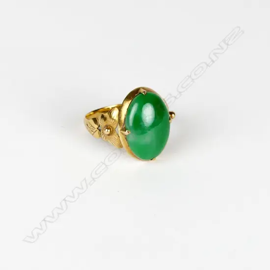 A 22ct. gold and jade ring