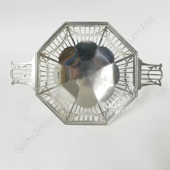 An Edwardian silver bonbon dish