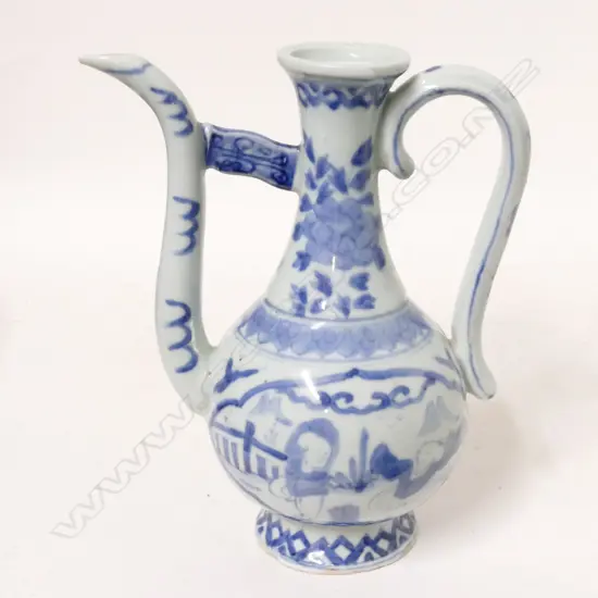 A Chinese porcelain Ming-style wine ewer