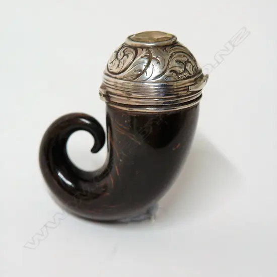 An early 19thC silver and ram's horn Scottish snuff mull