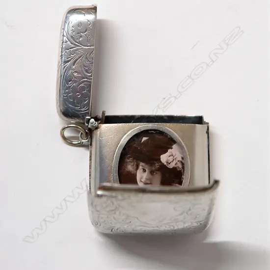 An Edwardian large engraved uncommon silver vesta