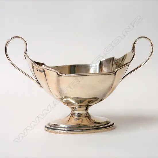 An Edwardian silver pedestal sugar basin