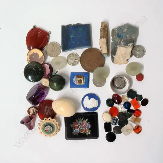 A collection of approximately thirty small collectables
