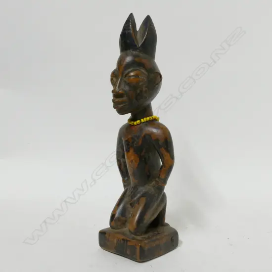 A carved Nigerian Ibedji male figure