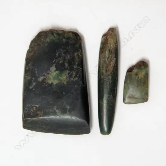 Three old Maori pounamu small blades