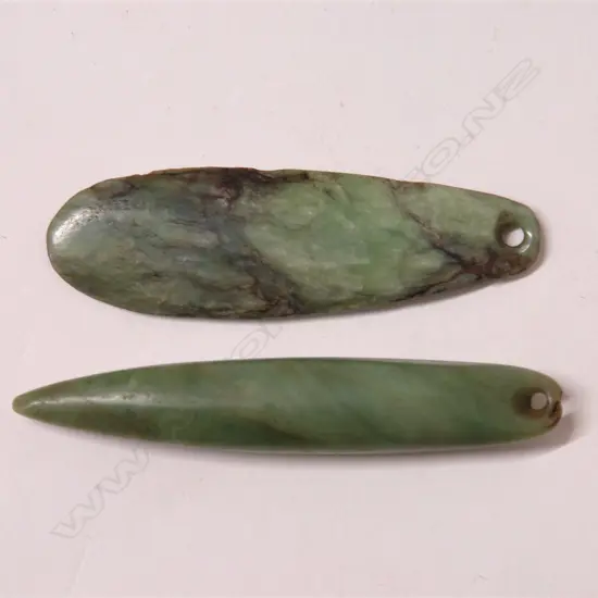 Two early Maori pounamu kuru