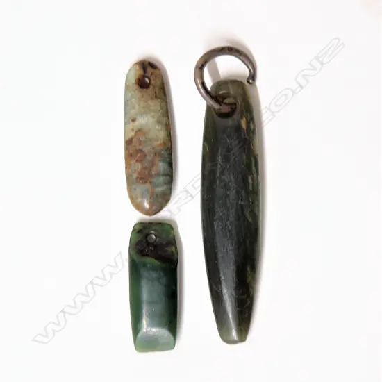 Three early Maori pounamu kuru
