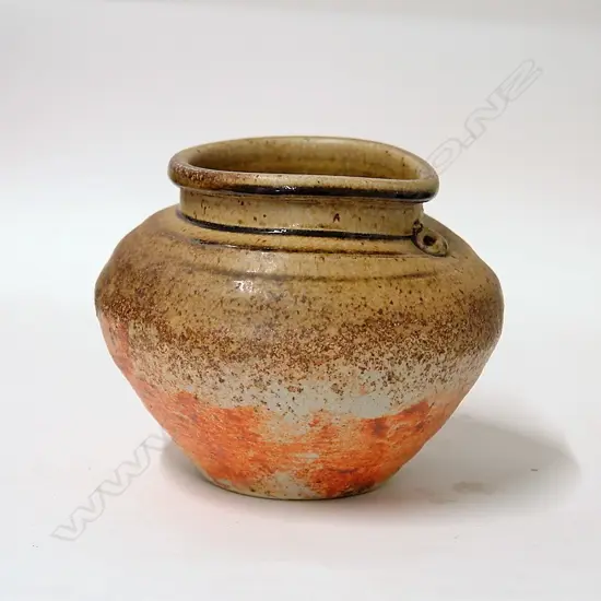 A Len Castle squat ovoid vase