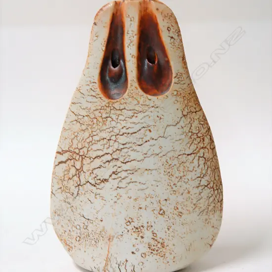 A Len Castle sedge grass vase