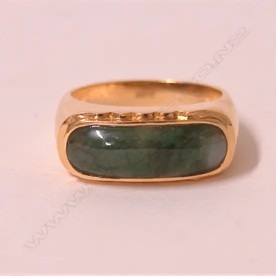An 18ct. yellow gold and jadeite dress ring