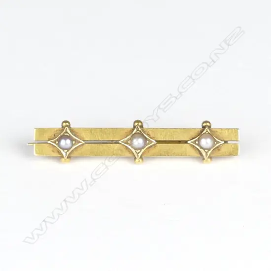 An 18ct. gold and pearl brooch
