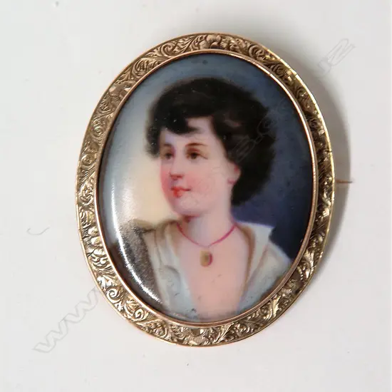 A c.1900 9ct. yellow gold framed portrait brooch