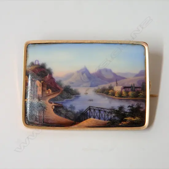 A quality antique porcelain and rose gold framed brooch