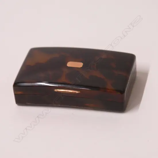 A 19thC pressed tortoiseshell snuff box