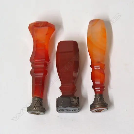 Three early 19thC agate handled wax seals