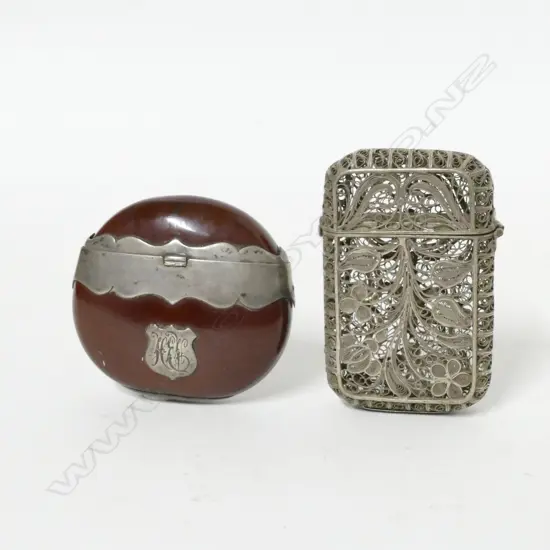 A mucuna (sea bean) vesta