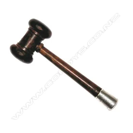 Magnifier will increase / decrease by using wheel on mouse. Some lots with multiple photos