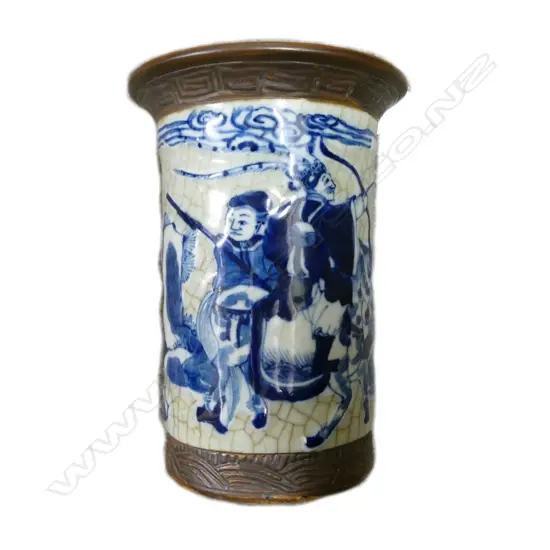 A Chinese cylindrical porcelain vase