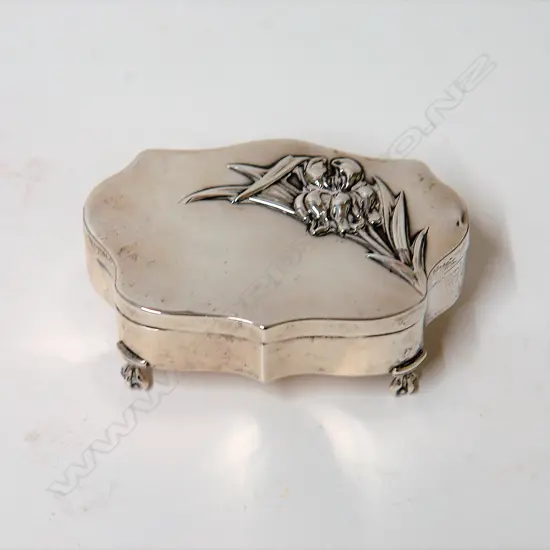 An Edwardian silver serpentine form vanity box