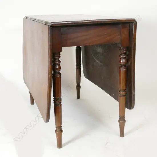 A Georgian mahogany dropside dining table