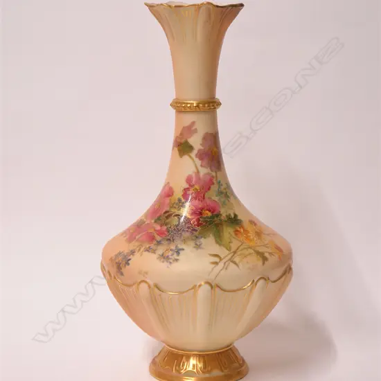A 1910 Royal Worcester blush ground porcelain vase