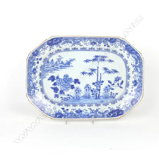 A Chinese blue and white export ware ashet