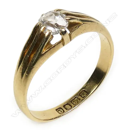An 18ct yellow gold and diamond solitaire diamond ring,