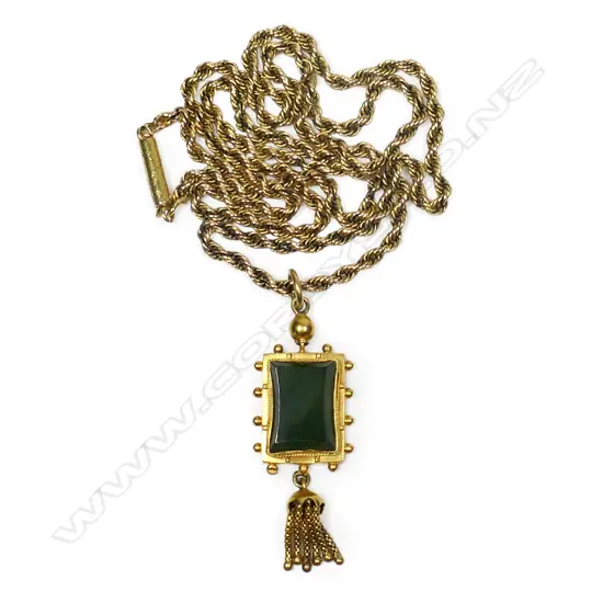 A 20ct gold and pounamu pendant,