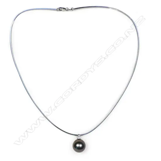 A 9ct white gold and Tahitian pearl necklet,