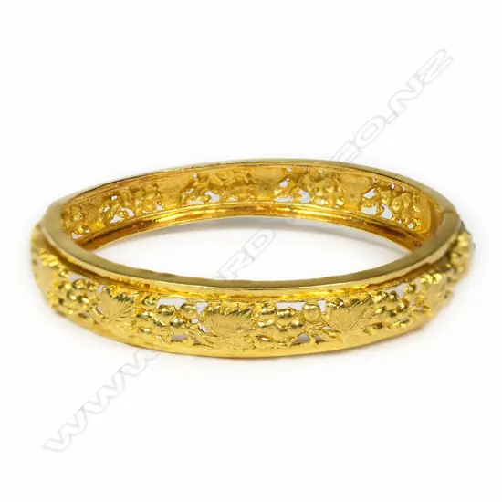 A 22ct yellow gold hinged bangle,