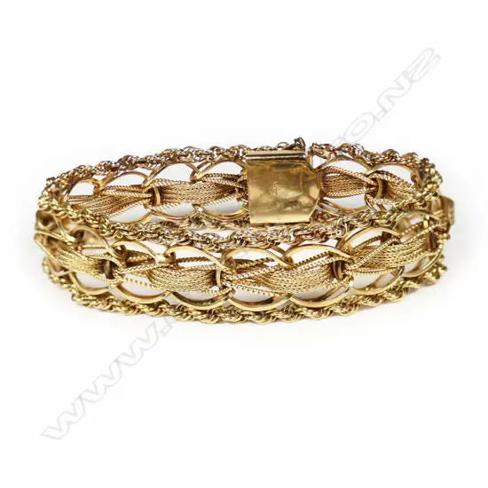 A vintage 14ct yellow gold bracelet,