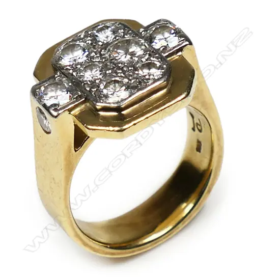 An 18ct gold and diamond cluster ring,
