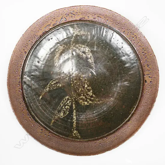 Doreen Blumhardt  (1914-2009) lrg shallow bowl w central leaf design. Dia.390mm