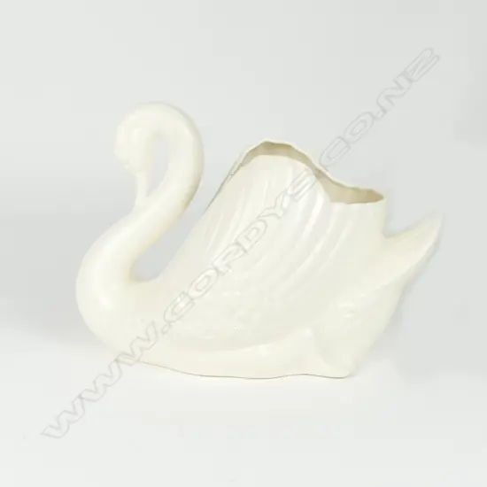 A Crown Lynn swan