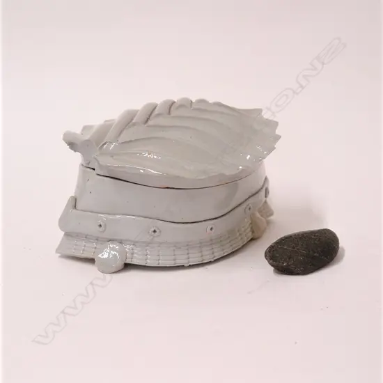 A Ross Mitchell-Anyon sculpted lidded box