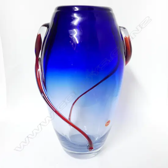 An impressive Murano glass vase