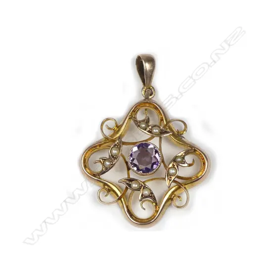 An 9ct gold Edwardian Art Nouveau pendant
